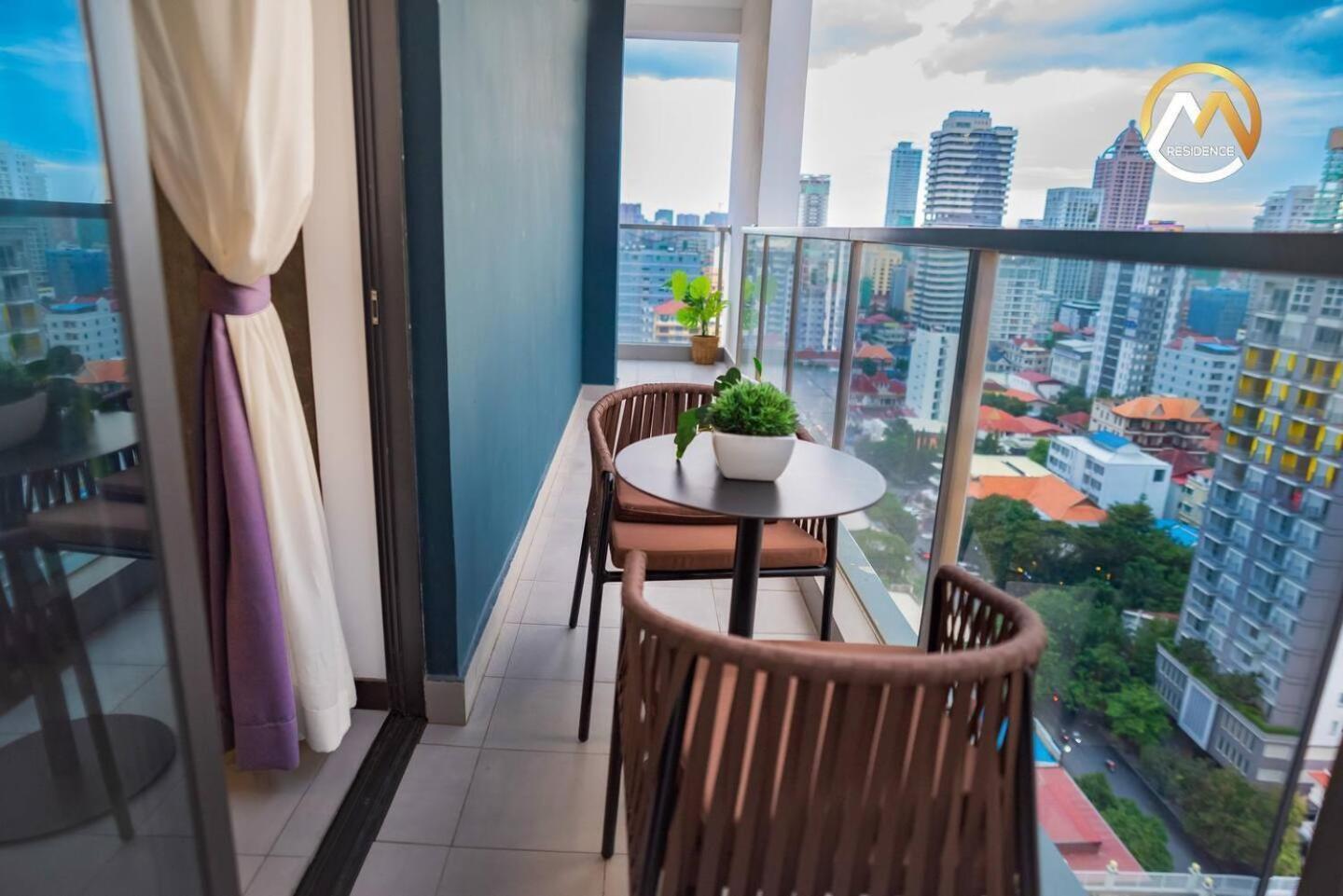 Hotel Serviced Apartments Top One Infinity Pool With View Of 360 Degree プノンペン エクステリア 写真