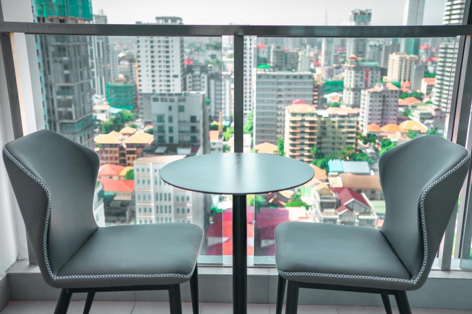 Hotel Serviced Apartments Top One Infinity Pool With View Of 360 Degree プノンペン エクステリア 写真